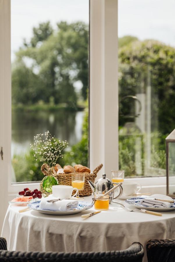 Inn On The Lake Broek in Waterland Bagian luar foto