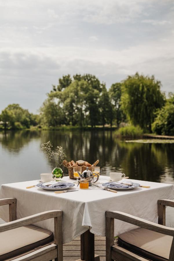 Inn On The Lake Broek in Waterland Bagian luar foto